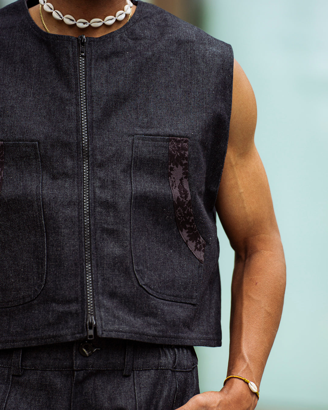 Gilet Sans Manches en Denim – Collection Signature LPOB